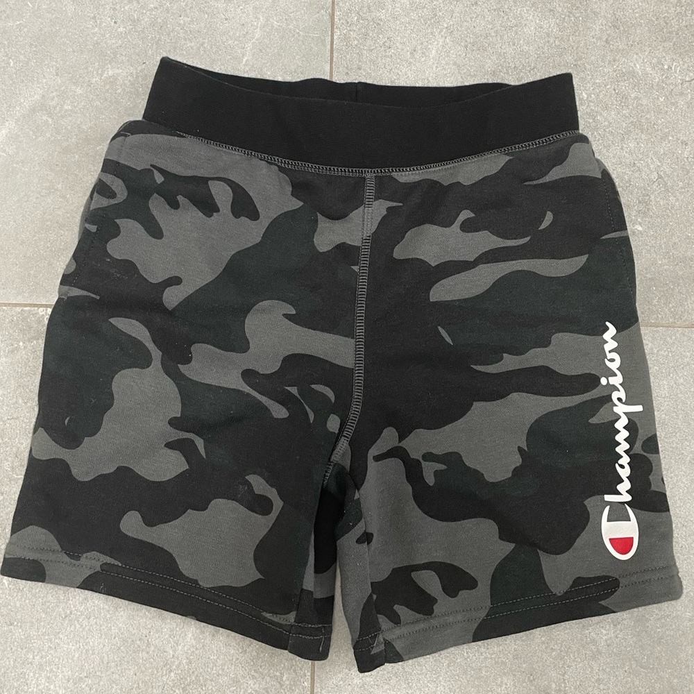 Champion, Size medium, camouflage